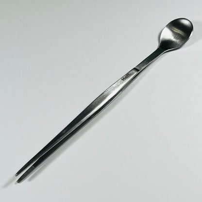 The Spoon Tweezer